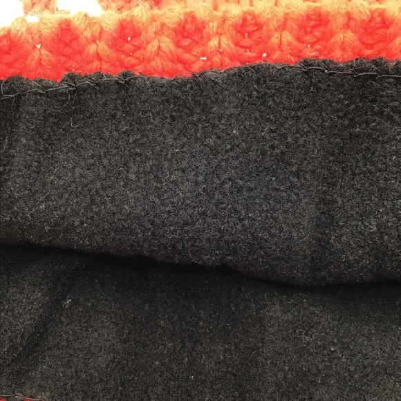 Canada Red and White Knit Winter Hat Unisex - Picture 8 of 8